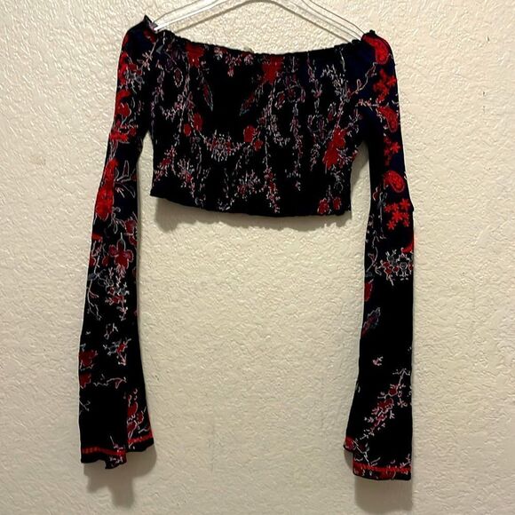 Anthrpologie Raga Midnight‎ Blossom Smocked Bell Sleeve Embroidered Crop Top XS - Picture 8 of 8